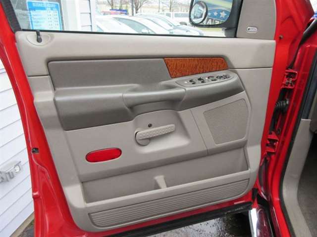 2006 Dodge Ram Pickup 2500 Laramie 4dr Mega Cab 4WD SB